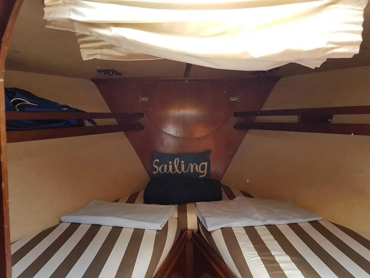 Úszó hotel Stay On A Beautiful Ocean Going Classic Schooner! Barcelona