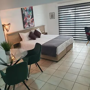 Bay Appartement Larnaca