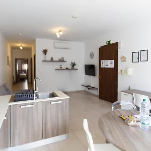 Modern & 2 Bedroom & 2 Bathrooms Appartement Msida