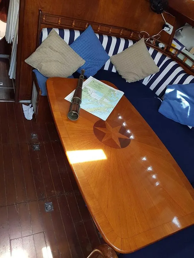 Stay On A Beautiful Ocean Going Classic Schooner! Barcelone