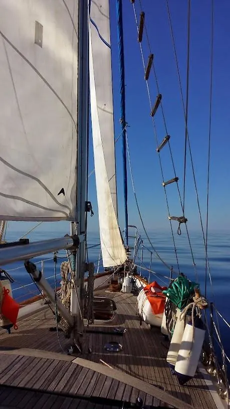 Stay On A Beautiful Ocean Going Classic Schooner! Barcelone 0*,  Espagne