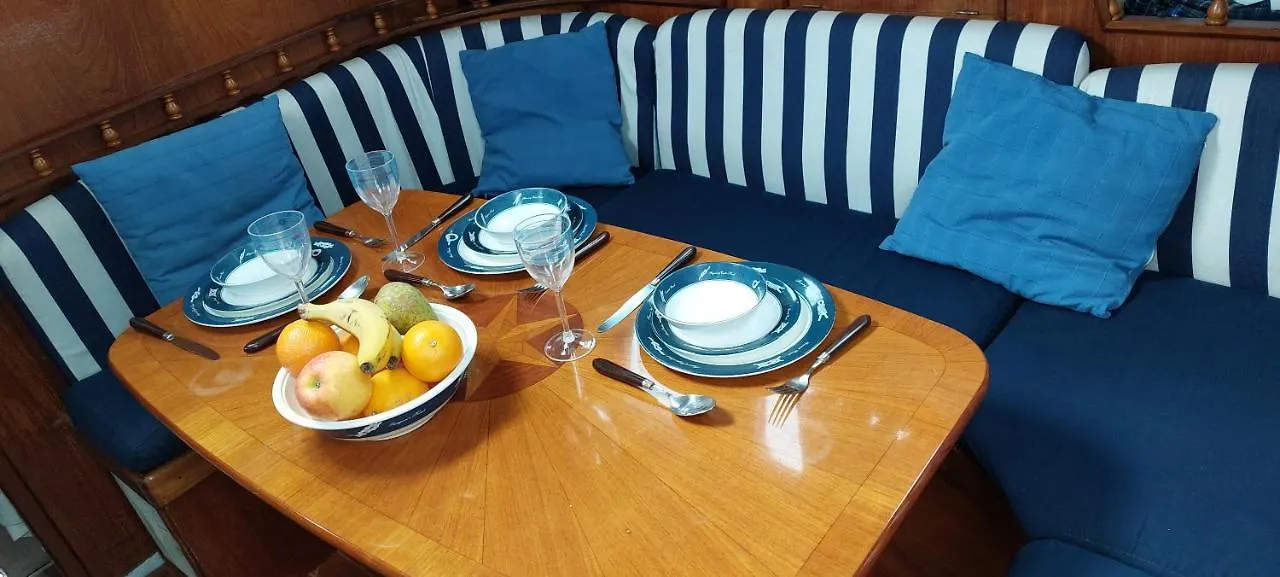 Stay On A Beautiful Ocean Going Classic Schooner! Barcelone