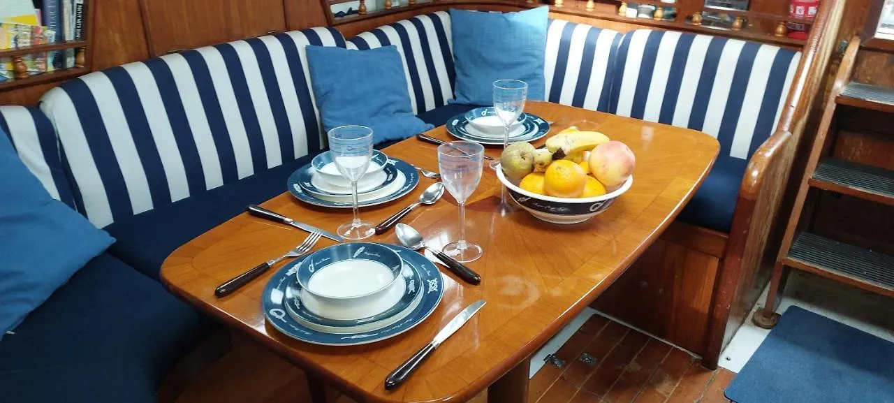 Bateau-hôtel Stay On A Beautiful Ocean Going Classic Schooner! Barcelone Espagne